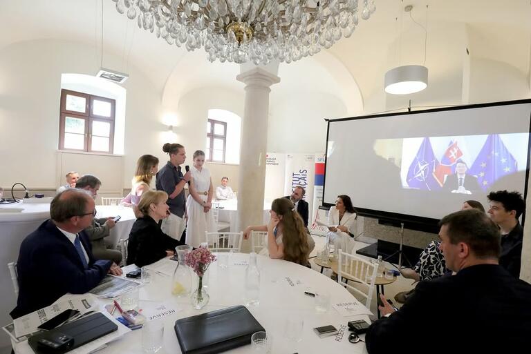 Présentation des nouveaux boursiers durant le France Alumni Day Slovaquie 2025